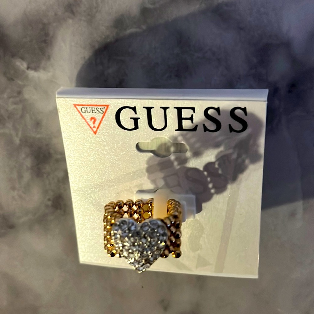 Guess ring